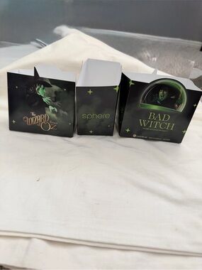 WIZARD OF OZ -@ THE SPHERE- LAS VEGAS- BAD WITCH EXPERIENCE- CARDBOARD HOLDER- 3